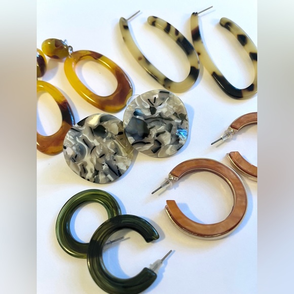 Set of 5 Acrylic Earrings - Picture 2 of 3